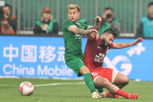 快船惨遭18分逆转！登卡空砍54分 近19战16败跌至西部倒数第二（快船遭18分大逆转！登卡轰54分仍无力回天 近19战16负跌至西部倒数第二）