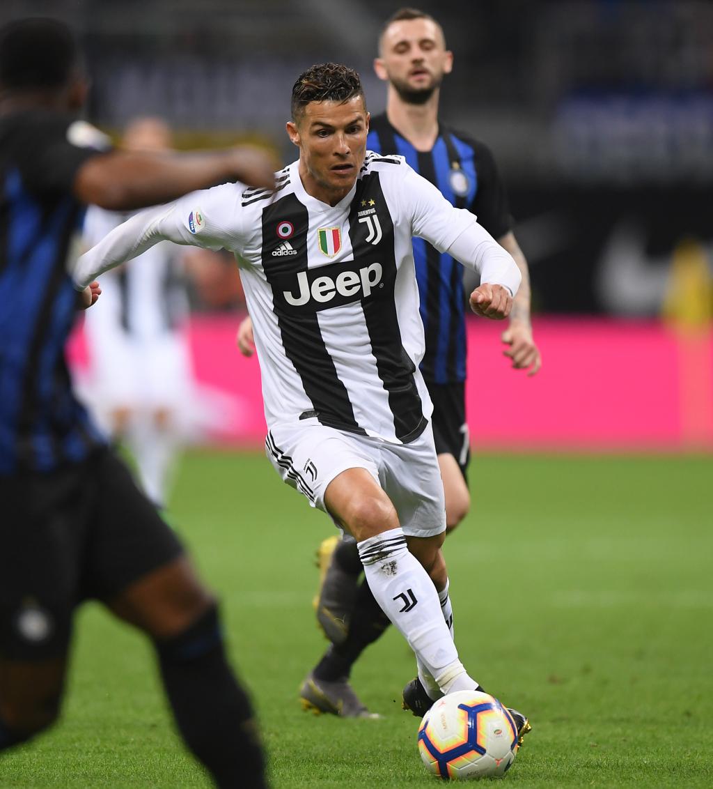 西海岸投资人：盼邵佳一到国足坚持自己打法，球迷要包容他（西海岸投资者：希望邵佳一进入国足并坚持个人风格，呼吁球迷更多包容）