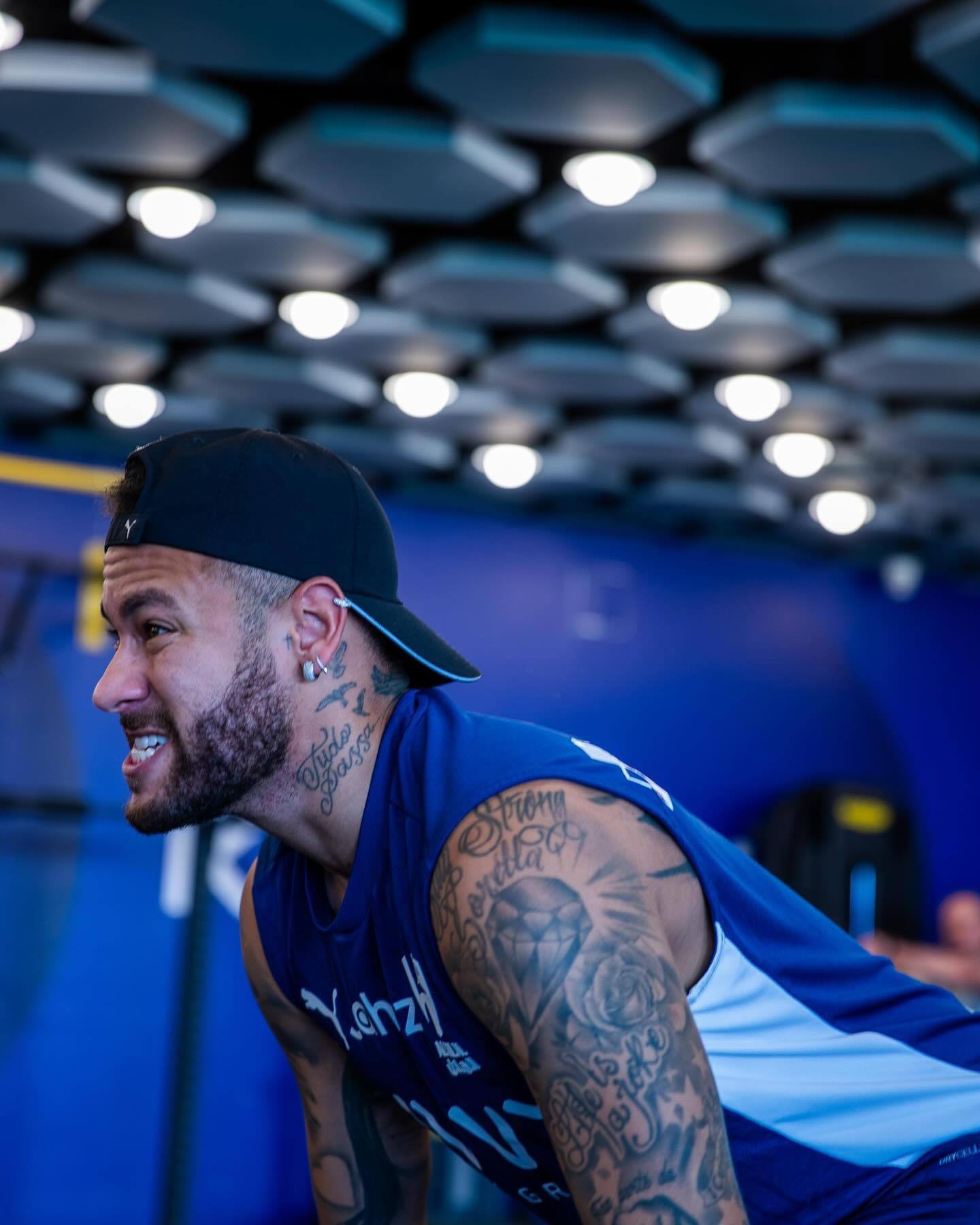 波兰11月世预赛大名单：莱万领衔，泽林斯基、皮扬特克在列（波兰公布11月世预赛名单：莱万压阵，泽林斯基、皮扬特克入选）