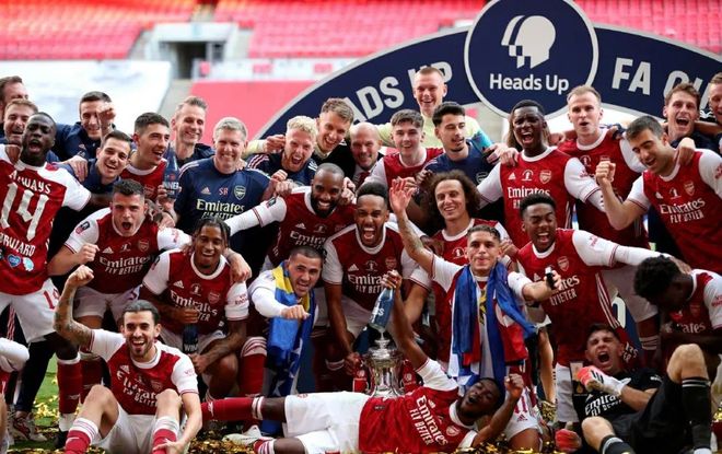 队报评法甲第14轮最佳阵：托万助朗斯登顶领衔，巴黎无人入选（队报评选法甲第14轮最佳阵容：托万引领朗斯登顶，巴黎无一入围）