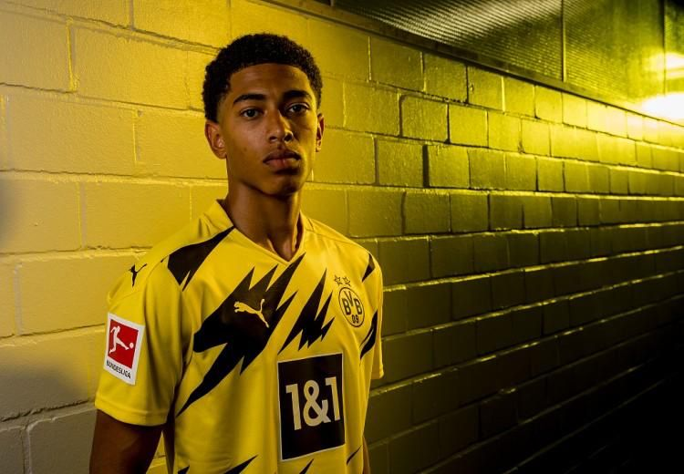 TA：贝隆因指示球员在赛前列队礼中背对对手被禁足6个月（TA：因要求球员在赛前列队背对对手，贝隆被禁赛半年）