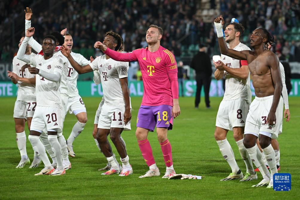 世体：卡萨多中场扫荡能力出色，他可解放德容的组织能力（世体：卡萨多中场拦截能力出众，可让德容更专注组织）