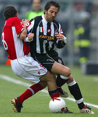 快船惨遭18分逆转！登卡空砍54分 近19战16败跌至西部倒数第二（快船遭18分大逆转！登卡轰54分仍无力回天 近19战16负跌至西部倒数第二）