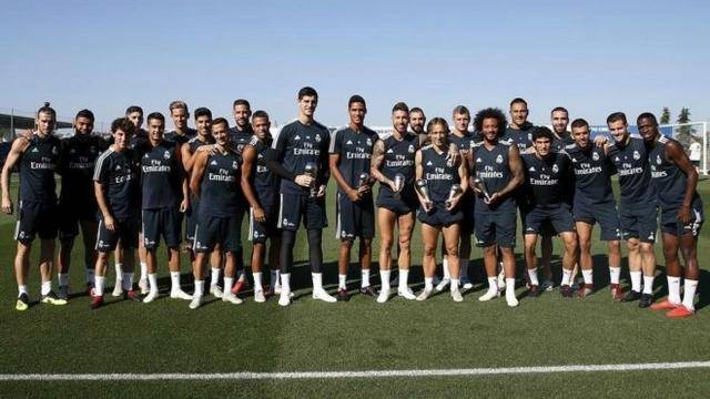 国家德比皇马2-1巴萨5分领跑 近6轮巴萨比皇马多拿9分反超4分（国家德比皇马2-1力克巴萨一度5分领跑，近6轮巴萨净胜9分已反超4分）