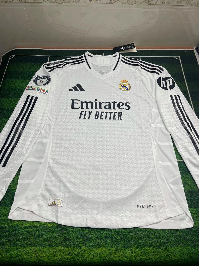 重创！皇马右后卫阿诺德大腿受伤 将缺阵两月之久（噩耗！皇马右后卫阿诺德大腿受伤 预计伤缺两个月）