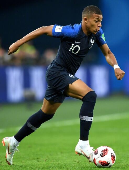 2-0击败安哥拉，梅西晒照：很自豪能继续代表我的祖国征战（2-0力克安哥拉！梅西晒照：继续为祖国出战倍感自豪）