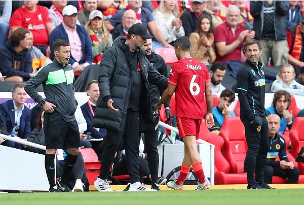 篮球CBA球队启用新训练馆，设备全面升级（CBA球队启用全新训练馆，设施全面焕新）