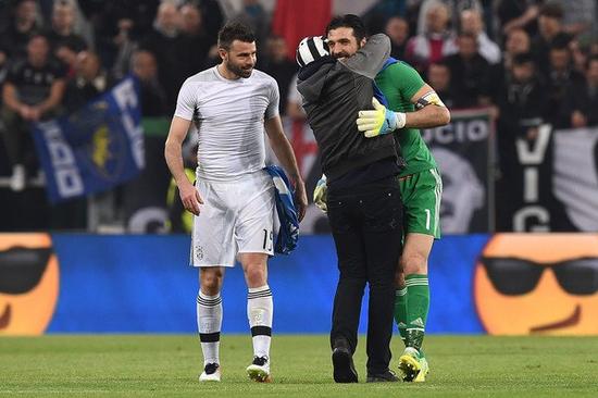 日媒：日本国门铃木彩艳预计13日在日本接受手指骨折手术（日媒：日本队门将铃木彩艳预计13日在本土接受手指骨折手术）