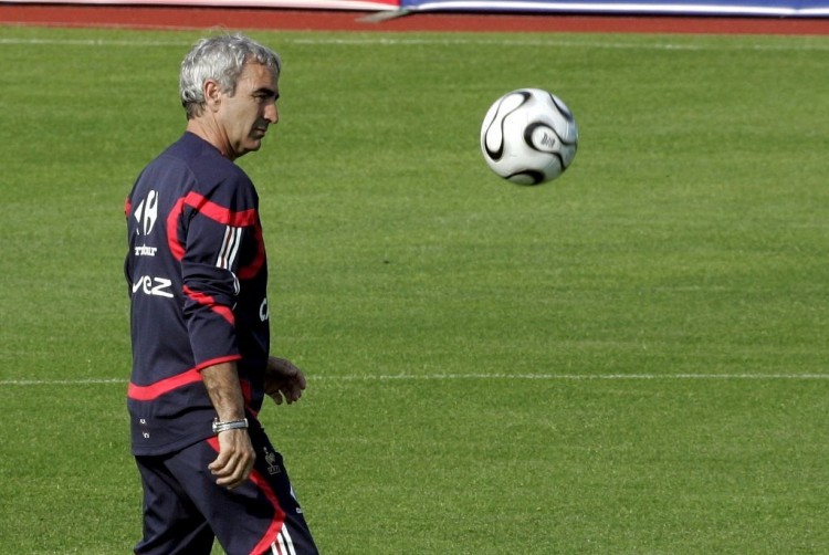 葡超前瞻：波尔图防守联赛最强，阿马多拉换帅后攻强守弱（葡超展望：波尔图防线领跑联赛，阿马多拉换帅后攻势强劲防线成隐患）