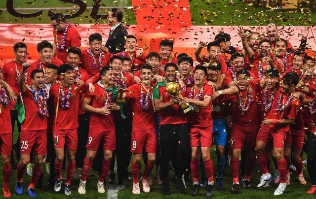 懂球译站｜债务、杠杆和未来：解密巴塞罗那的财政迷宫（懂球译站｜巴塞罗那财务迷阵：债务、杠杆与前景解析）