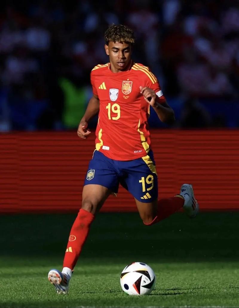 卡佩罗：卡拉菲奥里很像拉莫斯，我希望看到他在国家队踢后腰（卡佩罗：卡拉菲奥里有拉莫斯的影子，我期待他在国家队出任后腰）