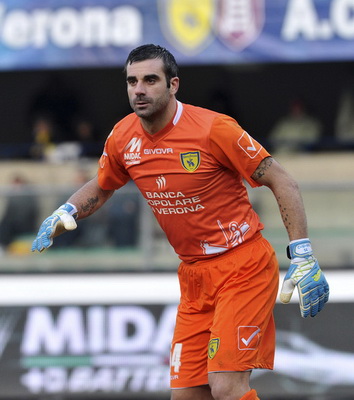 澳超战报：劳伦斯、潘宁顿建功，珀斯光荣2-1逆转喷气机（澳超赛况：劳伦斯、潘宁顿先后破门，珀斯光荣2-1逆转击败喷气机）