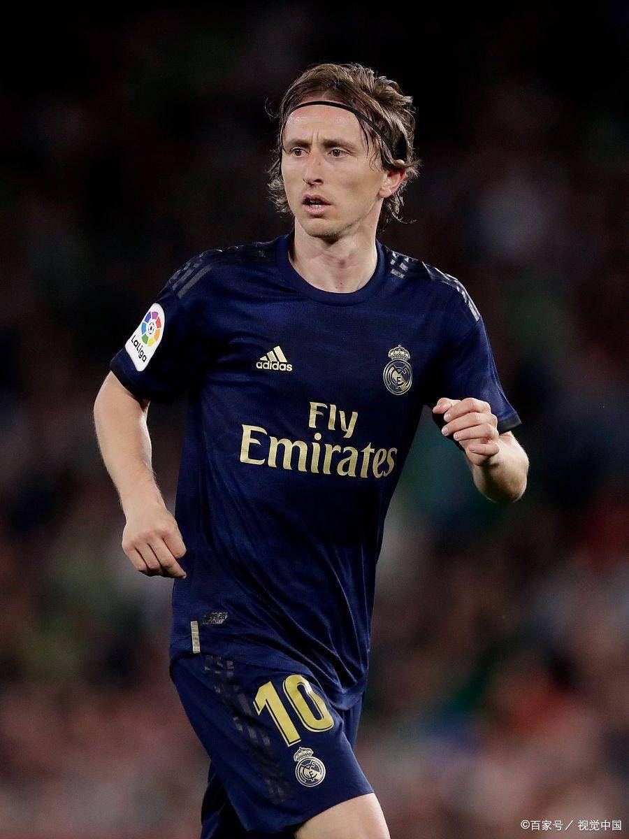 上海海港中超三连冠，但含金量极低，山东泰山明年是最大夺冠热门（上海海港中超三连冠成色不佳，山东泰山被看好为明年夺冠头号热门）