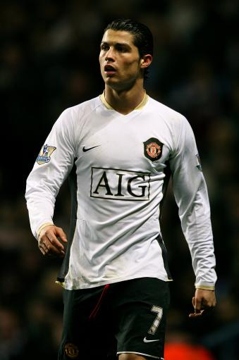 莱奥一剑封喉，AC米兰1-0复仇拉齐奥，登顶意甲积分榜坐山观虎斗