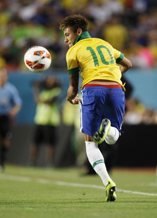 盐城队花志成左脚射门（盐城队花志成左脚劲射）